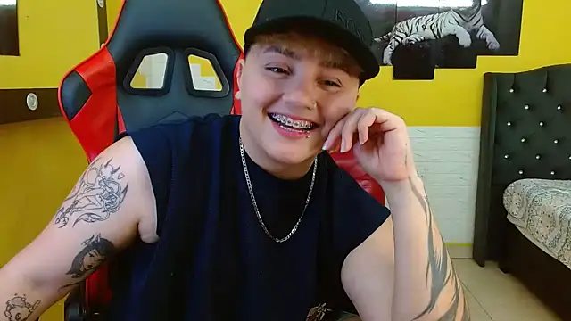 Snapshot of isabeautyx19 chatting on 25, 9, 2025 isabeautyx19 online show from 25, 9, 2025