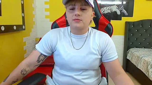 Snapshot of isabeautyx19 chatting on 30, 9, 2025 isabeautyx19 online show from 30, 9, 2025
