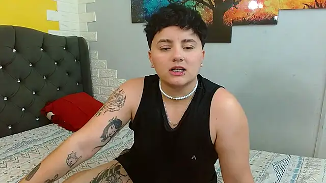 Snapshot of isabeautyx19 chatting on 18, 10, 2025 isabeautyx19 online show from 18, 10, 2025