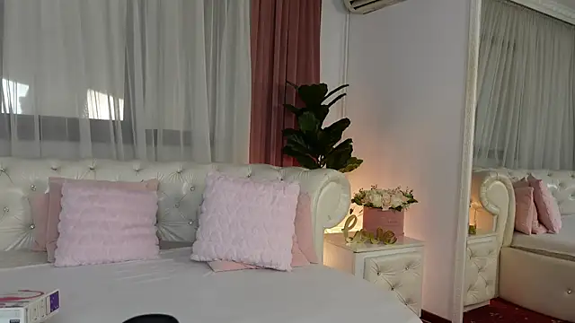 Snapshot of NinaCrystal1 chatting on 13, 6, 2026 NinaCrystal1 online show from 13, 6, 2026