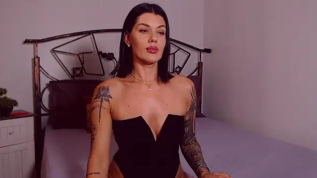 YvonneEverlee online show from 9, 7, 2026