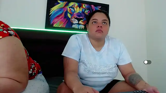 brunnette hot online show from 13, 3, 2025