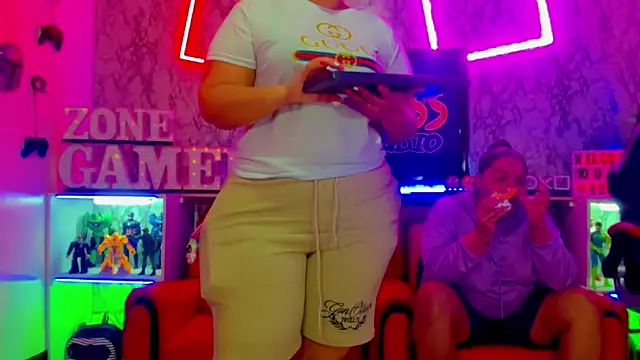 brunnette hot online show from 20, 3, 2025