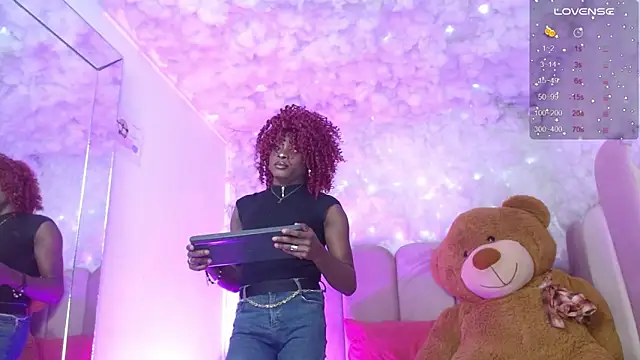 Snapshot of puca_ebony chatting on 13, 11, 2025 puca ebony online show from 13, 11, 2025