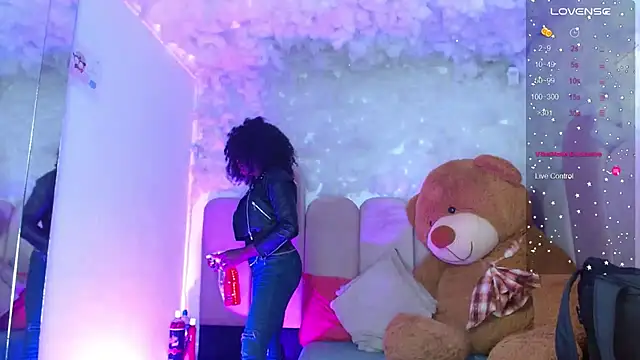 Snapshot of puca_ebony chatting on 29, 11, 2025 puca ebony online show from 29, 11, 2025