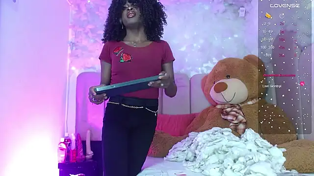 Snapshot of puca_ebony chatting on 4, 12, 2025 puca ebony online show from 4, 12, 2025