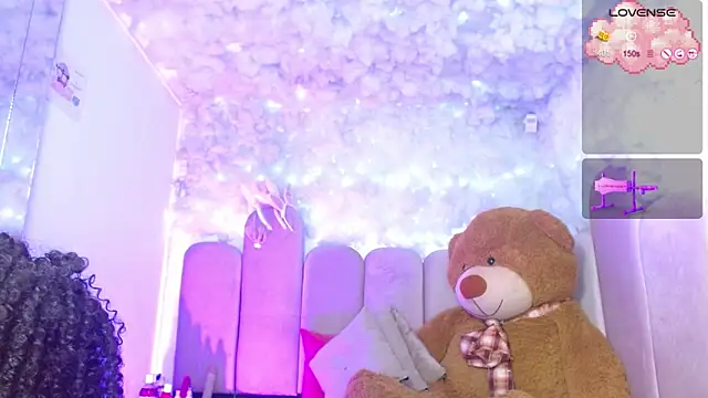 Snapshot of puca_ebony chatting on 17, 12, 2025 puca ebony online show from 17, 12, 2025