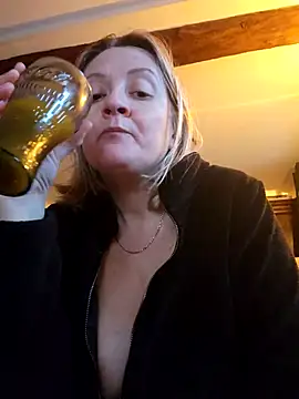 Snapshot of lady_charlyne chatting on 8, 1, 2025 lady charlyne online show from 8, 1, 2025