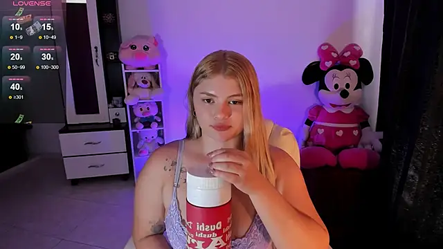 Snapshot of chloejones__ chatting on 21, 2, 2025 chloejones online show from 21, 2, 2025