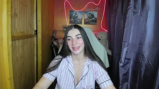 Snapshot of Fiery_Brunette_ chatting on 4, 1, 2025 Fiery Brunette  online show from 4, 1, 2025