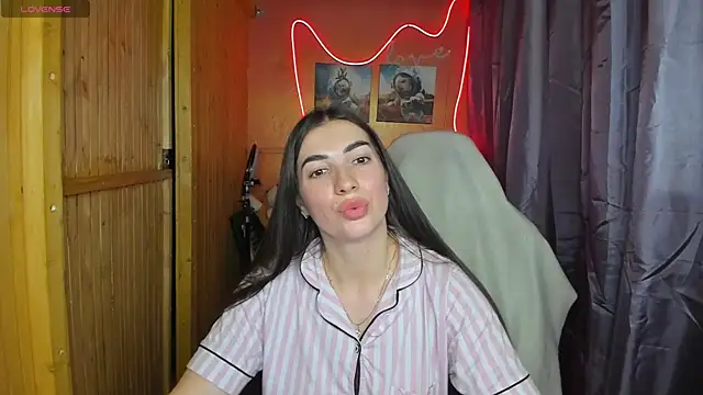 Snapshot of Fiery_Brunette_ chatting on 18, 2, 2025 Fiery Brunette  online show from 18, 2, 2025