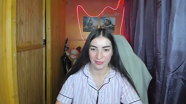 Snapshot of Fiery_Brunette_ chatting on 19, 2, 2025 Fiery Brunette  online show from 19, 2, 2025