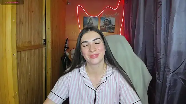 Snapshot of Fiery_Brunette_ chatting on 20, 2, 2025 Fiery Brunette  online show from 20, 2, 2025