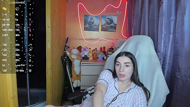 Snapshot of Fiery_Brunette_ chatting on 27, 2, 2025 Fiery Brunette  online show from 27, 2, 2025