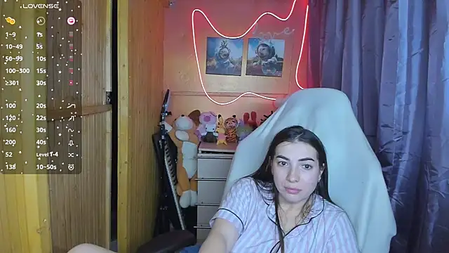 Snapshot of Fiery_Brunette_ chatting on 4, 3, 2025 Fiery Brunette  online show from 4, 3, 2025