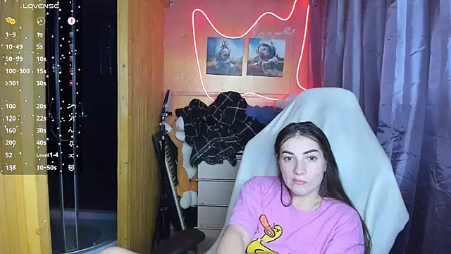 Snapshot of Fiery_Brunette_ chatting on 4, 3, 2025 Fiery Brunette  online show from 4, 3, 2025