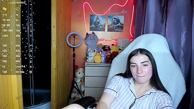 Snapshot of Fiery_Brunette_ chatting on 3, 10, 2025 Fiery Brunette  online show from 3, 10, 2025