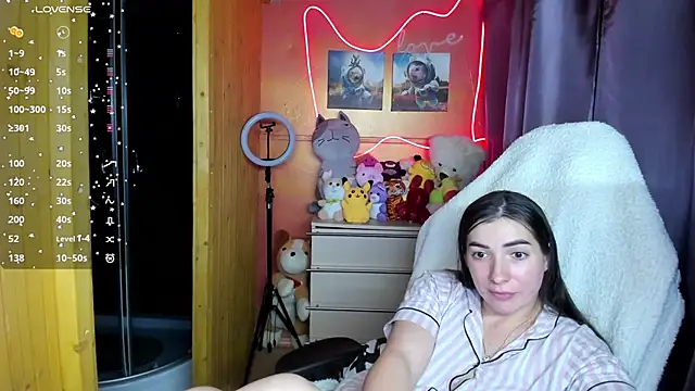 Snapshot of Fiery_Brunette_ chatting on 7, 10, 2025 Fiery Brunette  online show from 7, 10, 2025