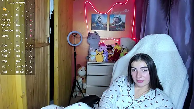 Snapshot of Fiery_Brunette_ chatting on 8, 10, 2025 Fiery Brunette  online show from 8, 10, 2025