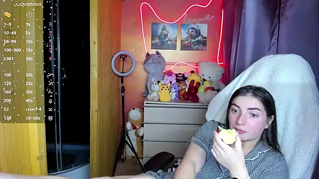 Snapshot of Fiery_Brunette_ chatting on 12, 10, 2025 Fiery Brunette  online show from 12, 10, 2025