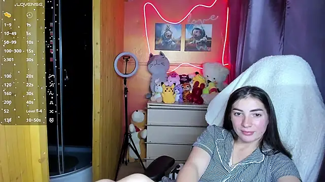 Snapshot of Fiery_Brunette_ chatting on 13, 10, 2025 Fiery Brunette  online show from 13, 10, 2025