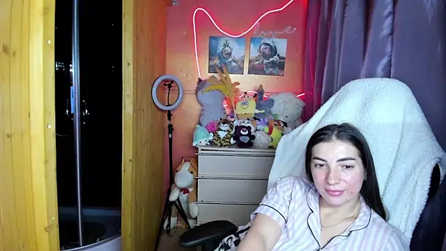 Fiery Brunette  online show from 23, 3, 2026