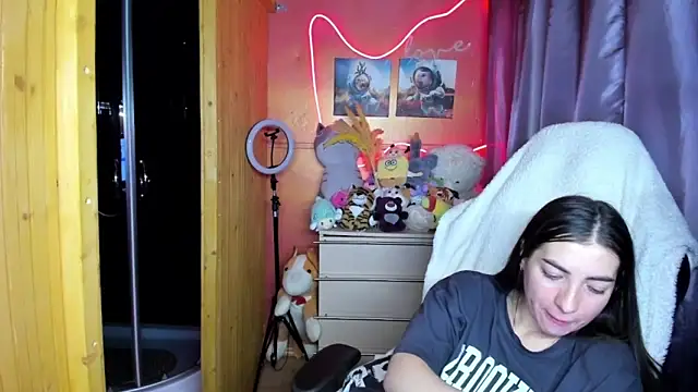 Fiery Brunette  online show from 28, 3, 2026