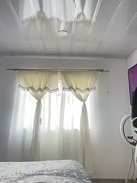 Snapshot of hannahb-e chatting on 7, 2, 2025 hannahb-e online show from 7, 2, 2025