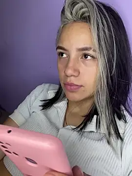 Snapshot of hannahb-e chatting on 4, 3, 2025 hannahb-e online show from 4, 3, 2025