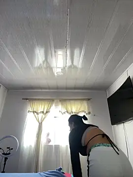 Snapshot of hannahb-e chatting on 24, 10, 2025 hannahb-e online show from 24, 10, 2025