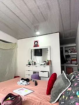 Snapshot of hannahb-e chatting on 25, 10, 2025 hannahb-e online show from 25, 10, 2025