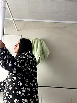 Snapshot of hannahb-e chatting on 1, 11, 2025 hannahb-e online show from 1, 11, 2025