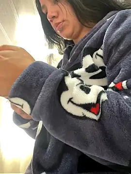 Snapshot of hannahb-e chatting on 12, 11, 2025 hannahb-e online show from 12, 11, 2025