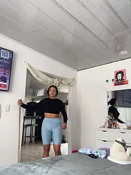 Snapshot of hannahb-e chatting on 14, 11, 2025 hannahb-e online show from 14, 11, 2025