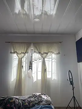 Snapshot of hannahb-e chatting on 23, 11, 2025 hannahb-e online show from 23, 11, 2025