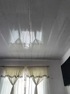 Snapshot of hannahb-e chatting on 3, 12, 2025 hannahb-e online show from 3, 12, 2025