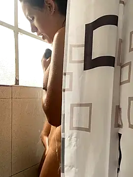 Snapshot of hannahb-e chatting on 4, 12, 2025 hannahb-e online show from 4, 12, 2025