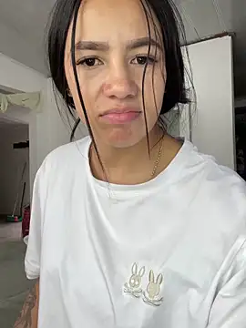 Snapshot of hannahb-e chatting on 14, 12, 2025 hannahb-e online show from 14, 12, 2025