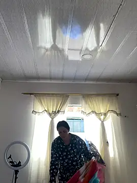 Snapshot of hannahb-e chatting on 11, 1, 2026 hannahb-e online show from 11, 1, 2026