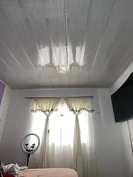 Snapshot of hannahb-e chatting on 5, 3, 2026 hannahb-e online show from 5, 3, 2026