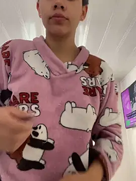 Snapshot of hannahb-e chatting on 1, 4, 2026 hannahb-e online show from 1, 4, 2026