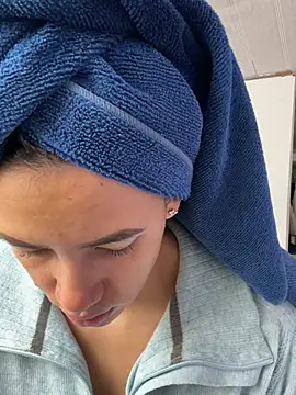 Snapshot of hannahb-e chatting on 2, 4, 2026 hannahb-e online show from 2, 4, 2026