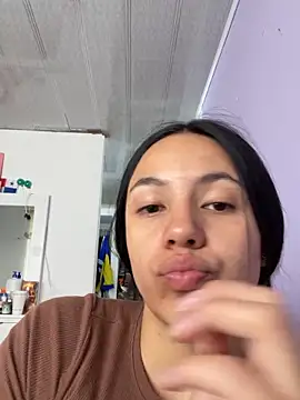 Snapshot of hannahb-e chatting on 10, 4, 2026 hannahb-e online show from 10, 4, 2026