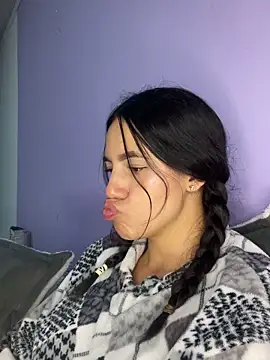 Snapshot of hannahb-e chatting on 15, 4, 2026 hannahb-e online show from 15, 4, 2026