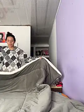 Snapshot of hannahb-e chatting on 16, 4, 2026 hannahb-e online show from 16, 4, 2026