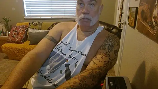 Snapshot of musclebearnips chatting on 18, 10, 2025 musclebearnips online show from 18, 10, 2025