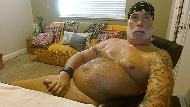 Snapshot of musclebearnips chatting on 21, 10, 2025 musclebearnips online show from 21, 10, 2025