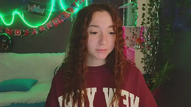 Snapshot of YasmineWest chatting on 31, 10, 2025 YasmineWest online show from 31, 10, 2025