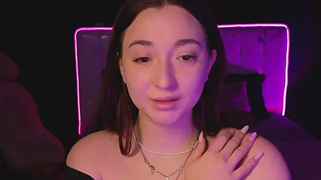 Snapshot of YasmineWest chatting on 28, 11, 2025 YasmineWest online show from 28, 11, 2025