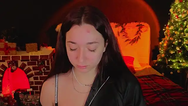 Snapshot of YasmineWest chatting on 15, 12, 2025 YasmineWest online show from 15, 12, 2025